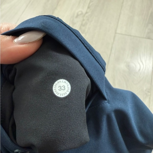 Lululemon Commission Classic-Fit 7" Warpstreme Navy Blue Shorts - Picture 5 of 10